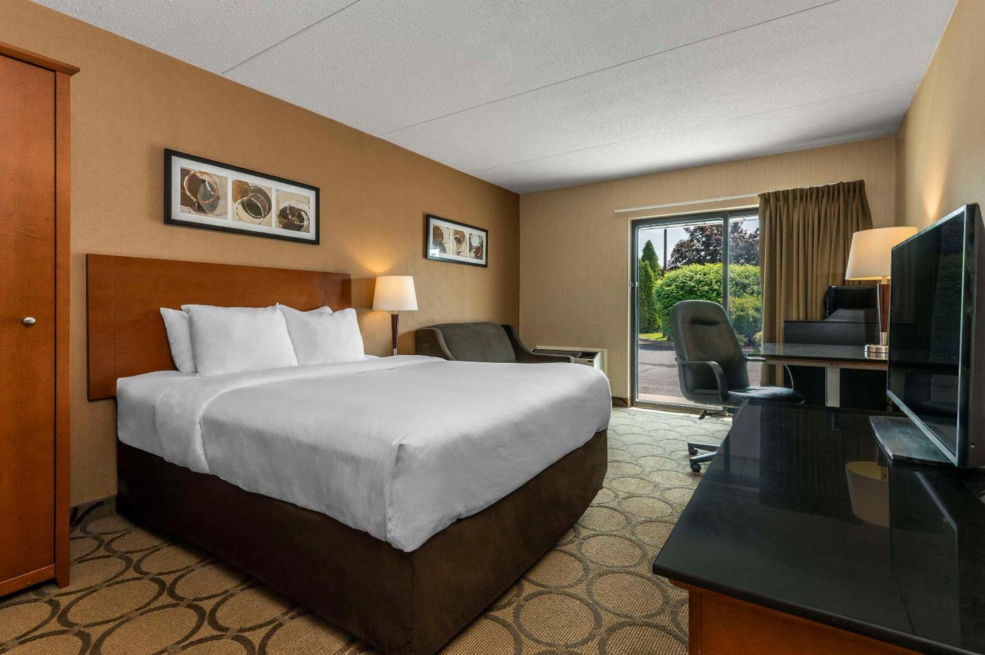 Comfort Inn Thetford Mines Exterior photo